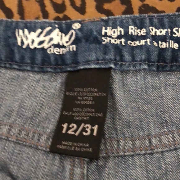 Merona  size 12 distressed blue Jean shorts, with stretch NWOT - Picture 8 of 8